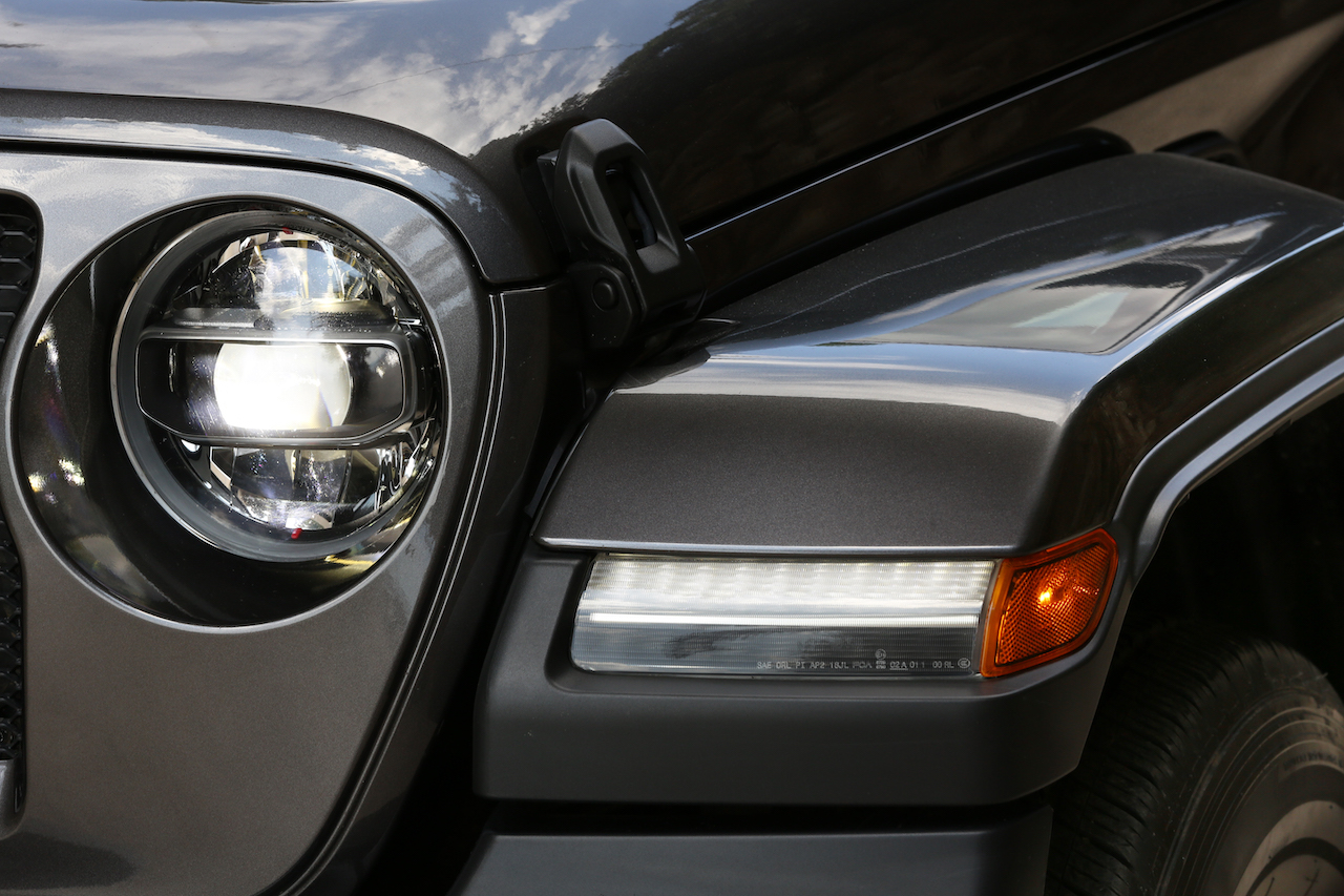 Jeep Wrangler Sahara_01